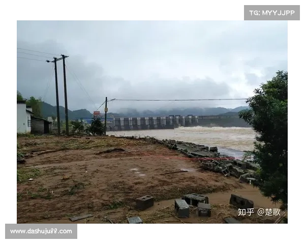 南昌赛区球员暴雨停电中烛光合唱：庆生瞬间成经典